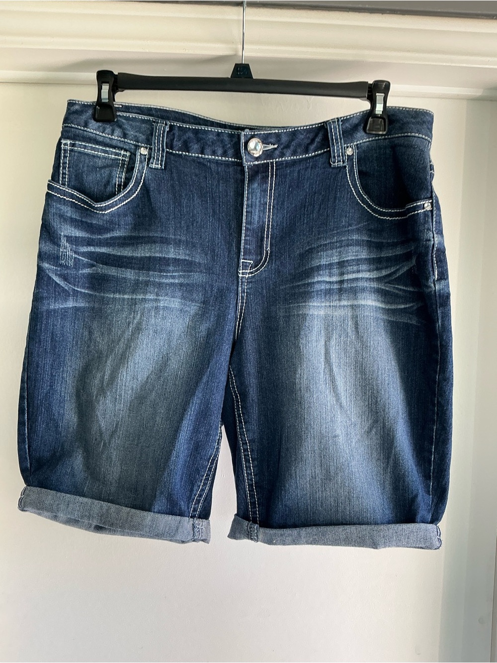 Women’s plus Sz 16W Cato Embellished Blue Denim Shorts Excellent Condition